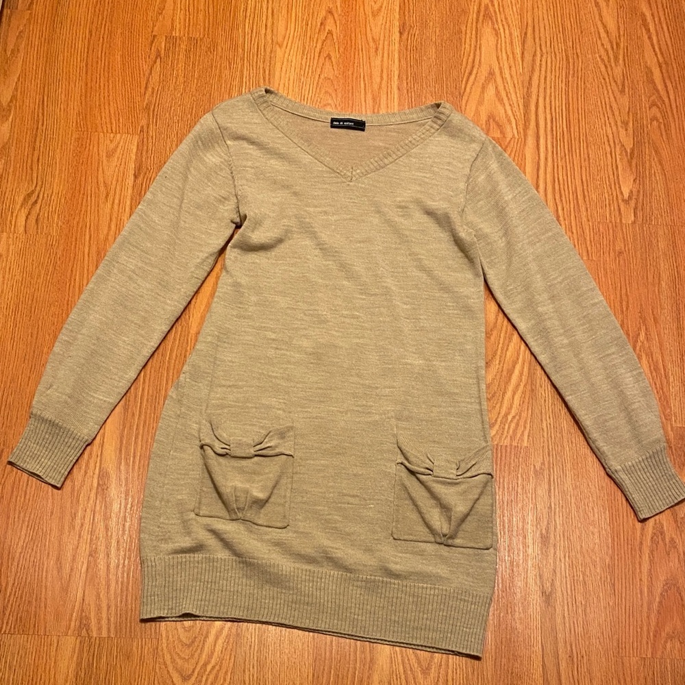 Tan V-Neck Sweater with Pockets S